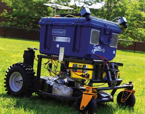 Cuộc thi chế tạo robot cắt cỏ đã thu hút các sinh viên “lao động kỹ thuật”