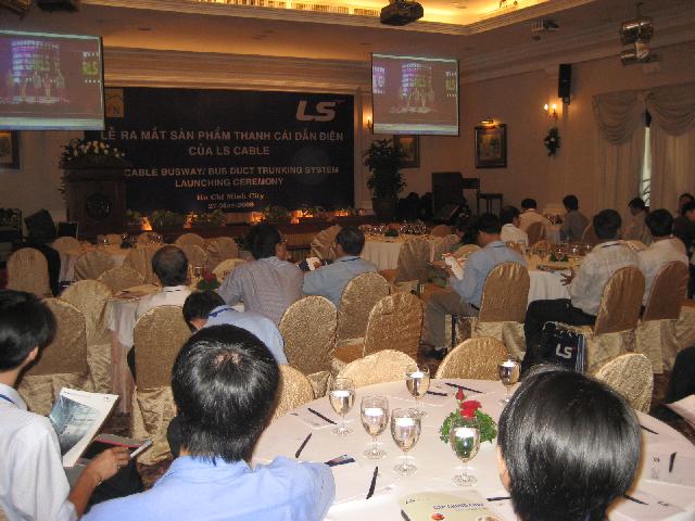 Thái Sơn Nam ra mắt thị trường Việt Nam Thanh Cái Dẫn Điện LSC BUSDUCT