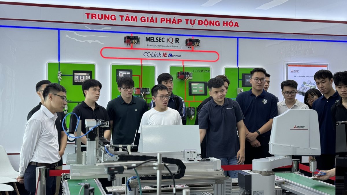 Chuỗi Sự Kiện Đào Tạo Dành Cho Sinh Viên Ngành Kĩ Sư Tự Động Hóa & Tin học – ĐH Quốc Gia Hà Nội Tại Trung Tâm Giải Pháp Tự Động Hóa Của Mitsubishi Electric