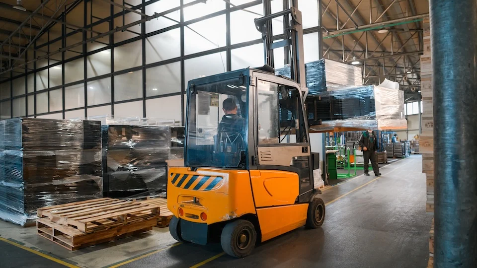 Cách omlox Hub chuyển đổi vị trí dữ liệu thành thông tin cho vận hành hàng hoá